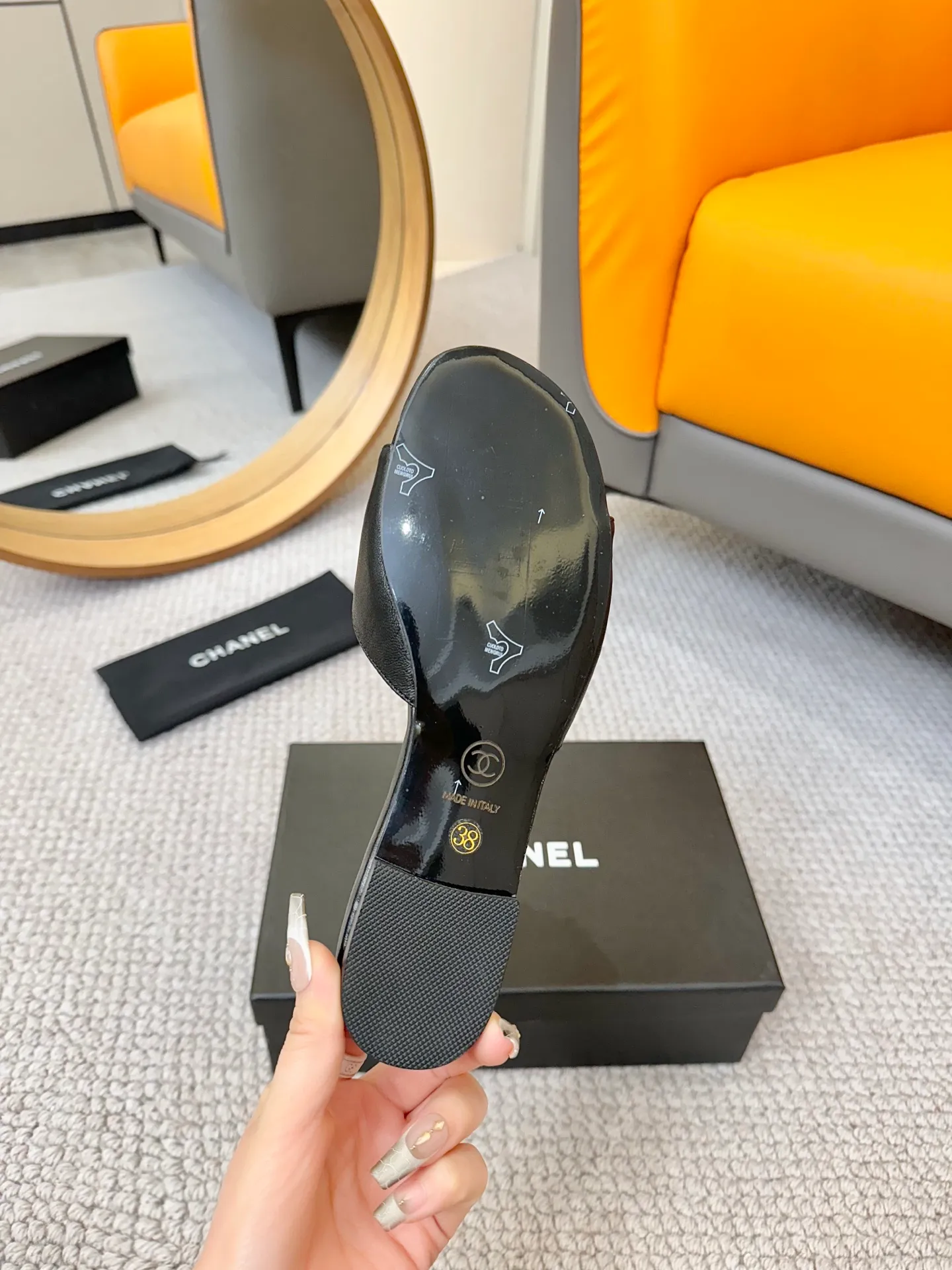 👟👟Ex-factory price 440👟👟 CHANEL Xiaoxiang ss25P new spring and summer thick-soled camellia slippers CHANE*｜Xiaoxiang ss25P new spring and summer thick-soled camellia slippers series! This season’s camellia series is really beautiful😍Grandma Xiang’s family has always been elegant and ladylike, full of high-end looks! It’s very nice on the feet~Whether it’s worn barefoot or paired with skirts or trousers, it’s very versatile! Incomparably beautiful! Especially fairy🧚overwhelmingly girly‼ Number of yards: 35-40 yards